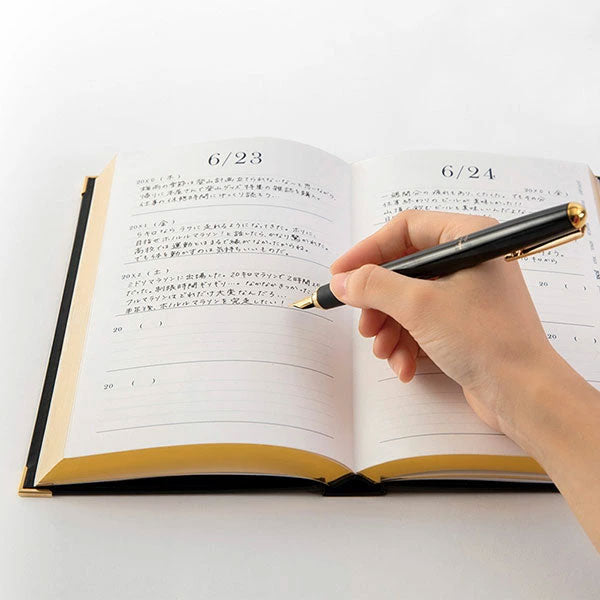 2/6宮本 5年連用日記 《日付表示あり/年号無》 プレミアム 黒 ギフトボックス入り デザインフィル/ミドリ 12884