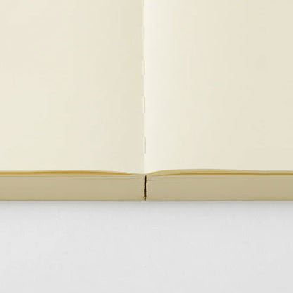《MD PRODUCT》MDノート A5 1日1ページ [無罫/ドット方眼] デザインフィル 15389/15390 【1冊のみネコポス可】[M便 1/1]
