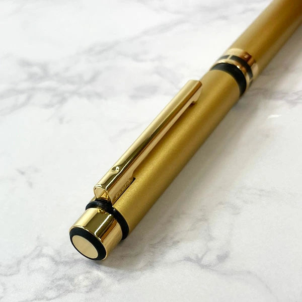 【数量限定!!取扱店一部のみ*名入れ不可*】 シャーボX ゼブラ 限定 金軸オリジナル 複合ペン 【送料無料*】 リフィル付き＜油性ボールペン0.7黒/赤/青,シャープ部機構0.5＞ 専用化粧箱 SBX-GO-KN-AZ