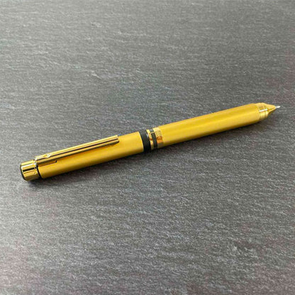 【数量限定!!取扱店一部のみ*名入れ不可*】 シャーボX ゼブラ 限定 金軸オリジナル 複合ペン 【送料無料*】 リフィル付き＜油性ボールペン0.7黒/赤/青,シャープ部機構0.5＞ 専用化粧箱 SBX-GO-KN-AZ